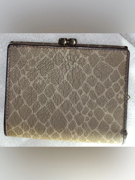 LOW START Nina Ricci EUC Kiss Lock Bi-Fold Wallet - Picture 2 of 6